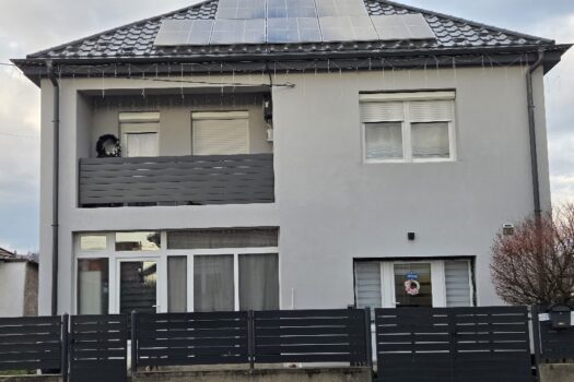 Eladó többfunkciós ingatlan Szerencs belvárosában – üzlettel, konditeremmel, nagy telekkel