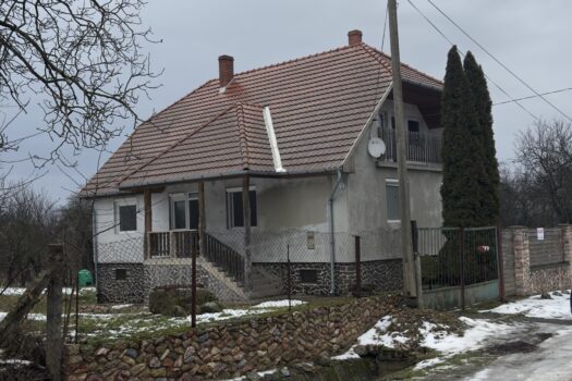 Eladó családi ház Monokon – masszív szerkezet, bővíthető kialakítás, kiváló befektetési potenciál