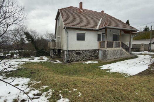 Eladó családi ház Monokon – masszív szerkezet, bővíthető kialakítás, kiváló befektetési potenciál