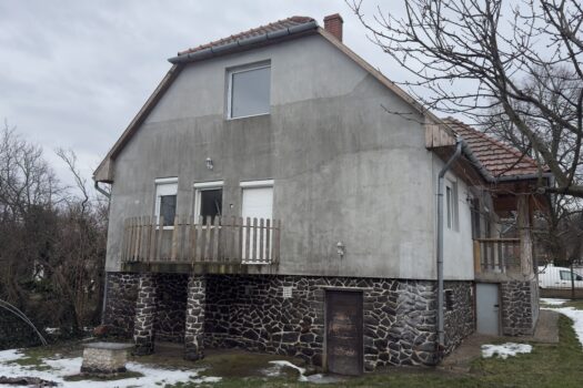 Eladó családi ház Monokon – masszív szerkezet, bővíthető kialakítás, kiváló befektetési potenciál