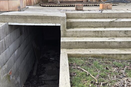 Eladó bővítés alatt álló családi ház nagy telekkel Abaújszántón