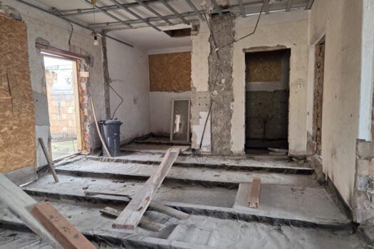 Eladó bővítés alatt álló családi ház nagy telekkel Abaújszántón