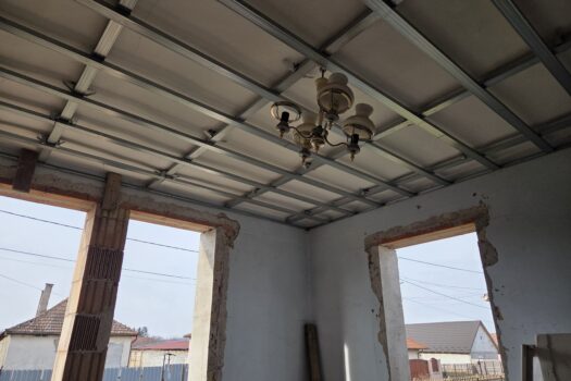 Eladó bővítés alatt álló családi ház nagy telekkel Abaújszántón