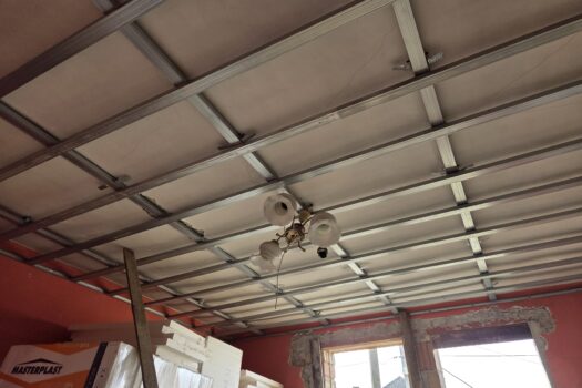 Eladó bővítés alatt álló családi ház nagy telekkel Abaújszántón