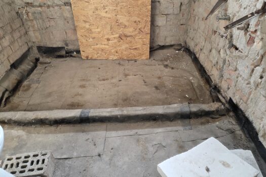 Eladó bővítés alatt álló családi ház nagy telekkel Abaújszántón