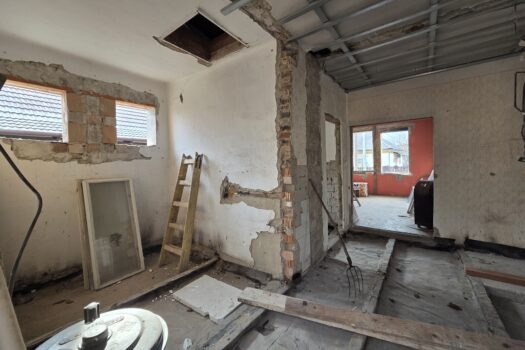 Eladó bővítés alatt álló családi ház nagy telekkel Abaújszántón