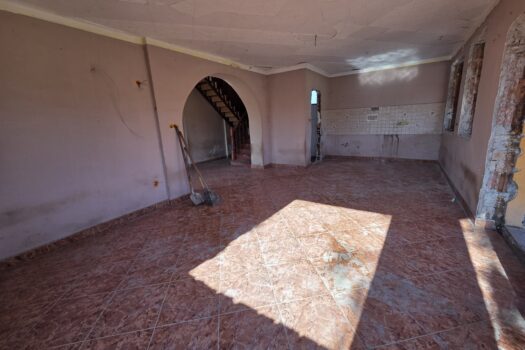 Eladó két különálló ingatlan egy telken, Monok fő utcáján – üzlet + családi ház, hatalmas telekkel és panorámával