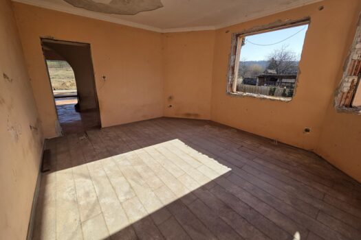 Eladó két különálló ingatlan egy telken, Monok fő utcáján – üzlet + családi ház, hatalmas telekkel és panorámával