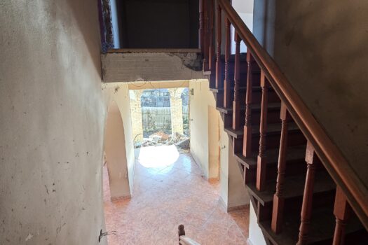 Eladó két különálló ingatlan egy telken, Monok fő utcáján – üzlet + családi ház, hatalmas telekkel és panorámával