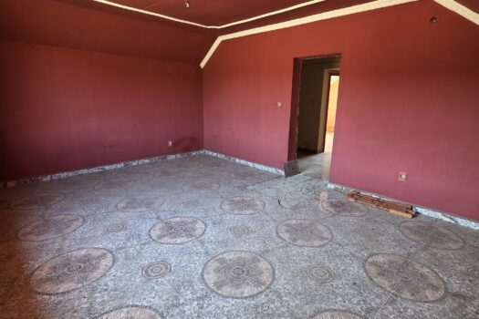 Eladó két különálló ingatlan egy telken, Monok fő utcáján – üzlet + családi ház, hatalmas telekkel és panorámával