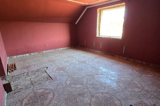 Eladó két különálló ingatlan egy telken, Monok fő utcáján – üzlet + családi ház, hatalmas telekkel és panorámával