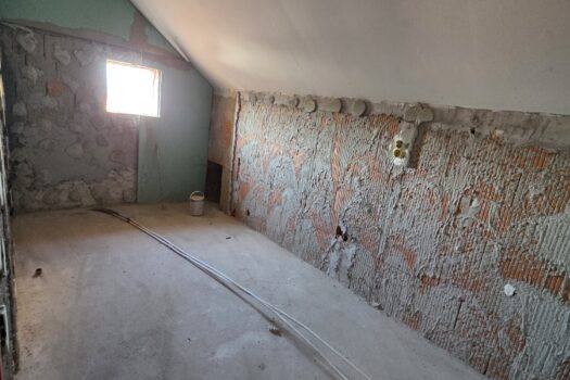 Eladó két különálló ingatlan egy telken, Monok fő utcáján – üzlet + családi ház, hatalmas telekkel és panorámával