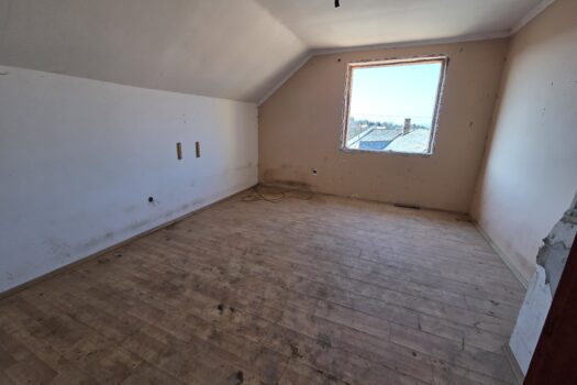 Eladó két különálló ingatlan egy telken, Monok fő utcáján – üzlet + családi ház, hatalmas telekkel és panorámával