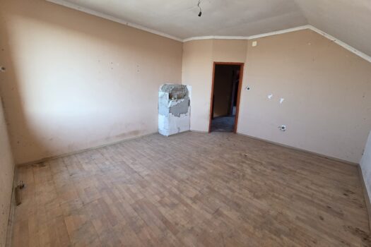 Eladó két különálló ingatlan egy telken, Monok fő utcáján – üzlet + családi ház, hatalmas telekkel és panorámával