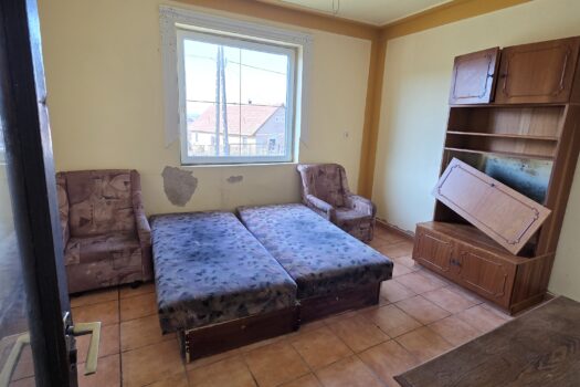 🏡 Borsod-Abaúj-Zemplén vármegyében, Monok főutcáján eladó egy 3 szobás, tégla építésű családi ház!