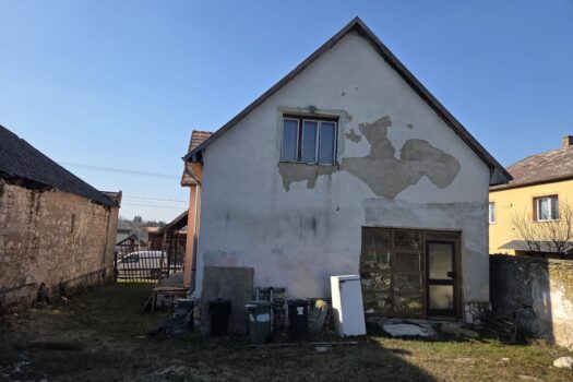 🏡 Borsod-Abaúj-Zemplén vármegyében, Monok főutcáján eladó egy 3 szobás, tégla építésű családi ház!