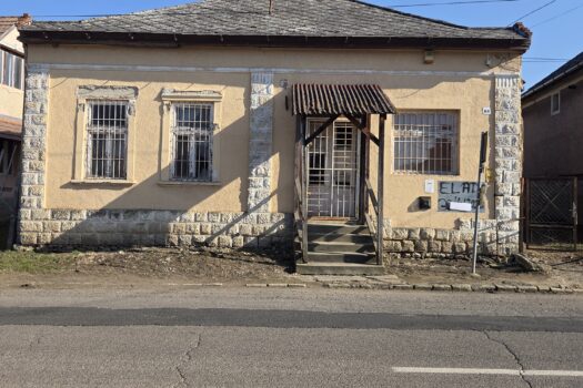 Eladó két különálló ingatlan egy telken, Monok fő utcáján – üzlet + családi ház, hatalmas telekkel és panorámával