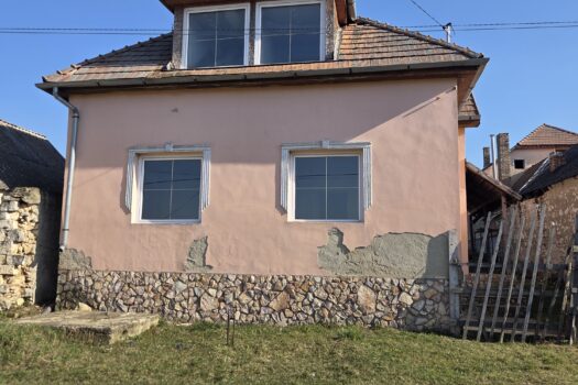 🏡 Borsod-Abaúj-Zemplén vármegyében, Monok főutcáján eladó egy 3 szobás, tégla építésű családi ház!