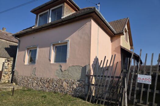 🏡 Borsod-Abaúj-Zemplén vármegyében, Monok főutcáján eladó egy 3 szobás, tégla építésű családi ház!