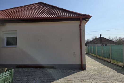 Teljeskörűen felújított, azonnal költözhető családi ház eladó Szegiben!