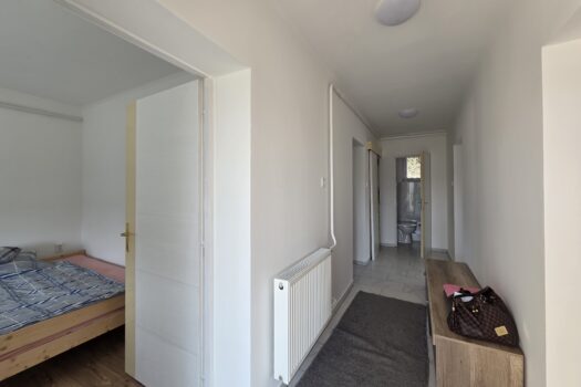 Teljeskörűen felújított, azonnal költözhető családi ház eladó Szegiben!