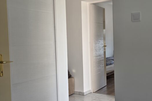 Teljeskörűen felújított, azonnal költözhető családi ház eladó Szegiben!