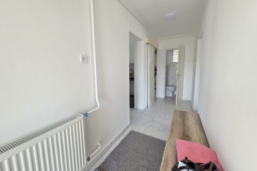 Teljeskörűen felújított, azonnal költözhető családi ház eladó Szegiben!