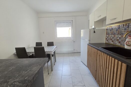 Teljeskörűen felújított, azonnal költözhető családi ház eladó Szegiben!