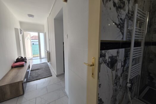 Teljeskörűen felújított, azonnal költözhető családi ház eladó Szegiben!