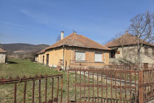 Telek ajándék házzal – kivételes lehetőség Szegiben!