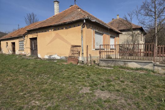 Telek ajándék házzal – kivételes lehetőség Szegiben!