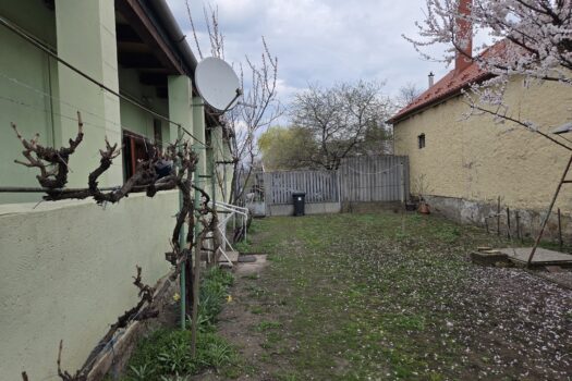 🏡 Tágas telekkel rendelkező családi ház eladó Szerencsen – kivételes lehetőség felújítóknak és otthonteremtőknek!
