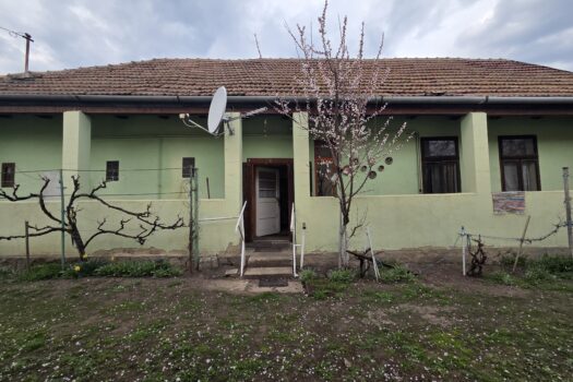 🏡 Tágas telekkel rendelkező családi ház eladó Szerencsen – kivételes lehetőség felújítóknak és otthonteremtőknek!