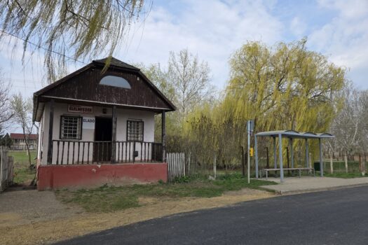 Eladó üzlethelyiség Taktakenézen – nagy telekkel, pincével, teljes közművel