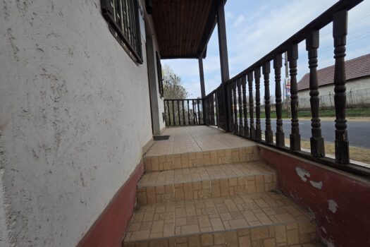 Eladó üzlethelyiség Taktakenézen – nagy telekkel, pincével, teljes közművel