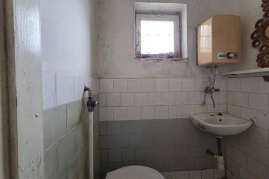 Eladó üzlethelyiség Taktakenézen – nagy telekkel, pincével, teljes közművel