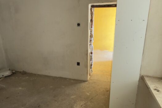 Eladó két különálló ingatlan egy telken, Monok fő utcáján – üzlet + családi ház, hatalmas telekkel és panorámával