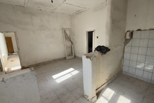 Eladó két különálló ingatlan egy telken, Monok fő utcáján – üzlet + családi ház, hatalmas telekkel és panorámával