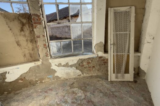 Eladó két különálló ingatlan egy telken, Monok fő utcáján – üzlet + családi ház, hatalmas telekkel és panorámával