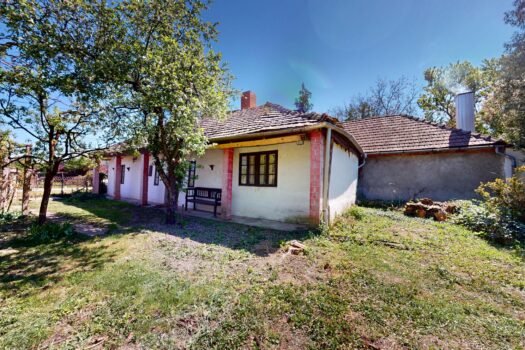 Felsődobsza – Egyedi hangulatú, reneszánsz kertre emlékeztető birtok eladó